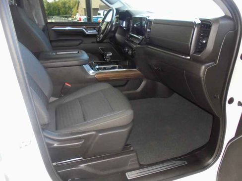 Used 2022 Chevrolet Silverado 1500 RST image 8