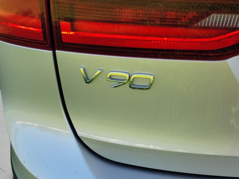 Used 2019 Volvo V90 T5 Cross Country AWD/4WD image 25