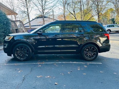 Used 2017 Ford Explorer XLT w/ Equipment Group 202A image 9