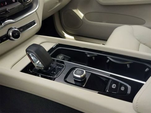 Used 2025 Volvo XC60 T8 Core w/ Protection Package Premier image 23