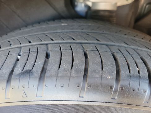 Used 2025 Kia Sportage EX image 32