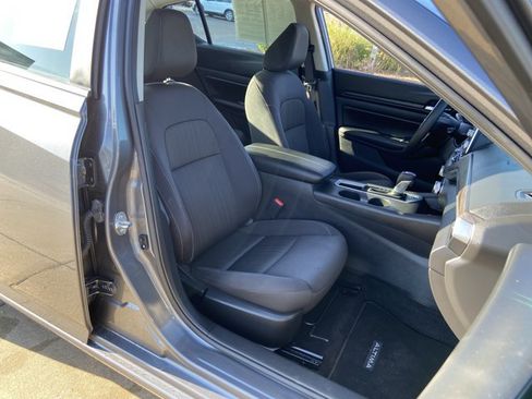 Used 2025 Nissan Altima 2.5 SV FWD image 20