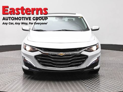 Used 2024 Chevrolet Malibu LT FWD image 2