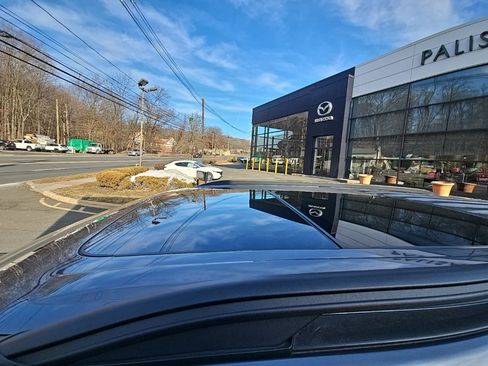 Used 2022 Ford Explorer XLT w/ Equipment Group 202A image 12