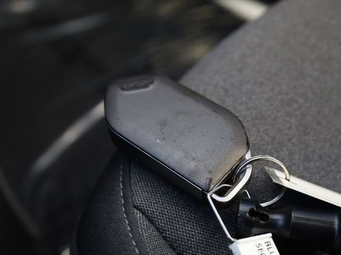 Used 2025 Kia K4 LXS image 31