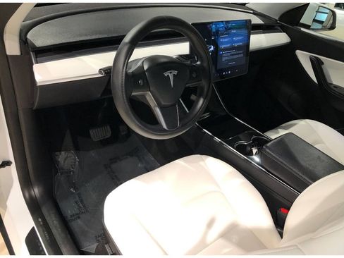 Used 2021 Tesla Model Y Long Range image 17