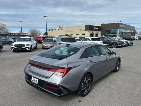 Used 2025 Hyundai Elantra Limited image 5