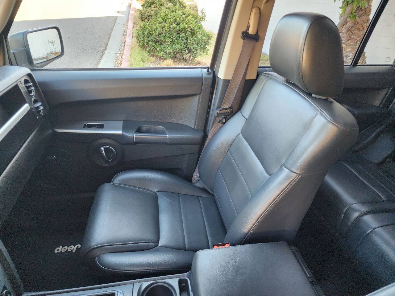 Used 2010 Jeep Commander Sport w/ Sun/Sound Group RWD image 14
