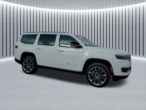 Certified 2024 Jeep Wagoneer Series III w/ Premium Group I AWD/4WD image 3