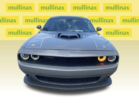 Used 2017 Dodge Challenger R/T RWD image 2