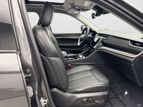 Used 2022 Jeep Grand Cherokee Limited AWD/4WD image 18