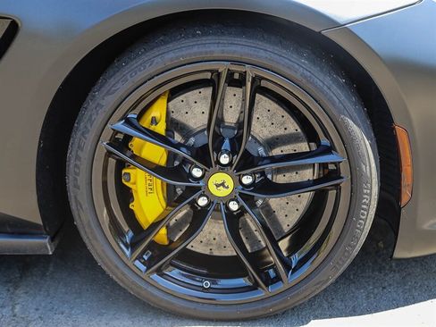 Used 2017 Ferrari GTC4Lusso AWD/4WD image 32