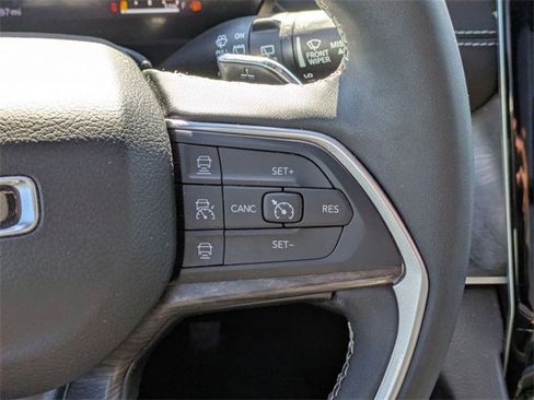 Used 2024 Jeep Grand Cherokee L Limited w/ Luxury Tech Group II image 24