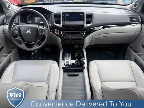 Used 2018 Honda Pilot Touring image 2