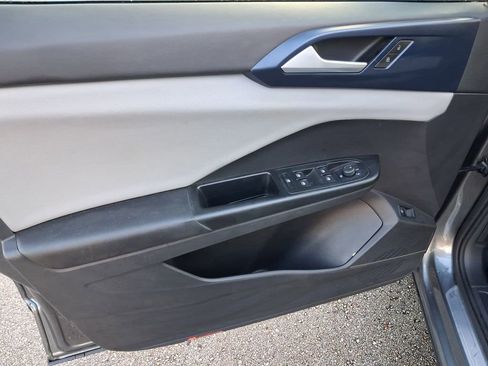 Certified 2022 Volkswagen Taos SE FWD image 15