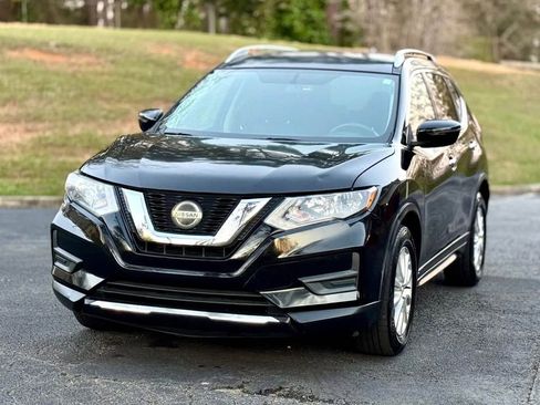Used 2018 Nissan Rogue SV image 1
