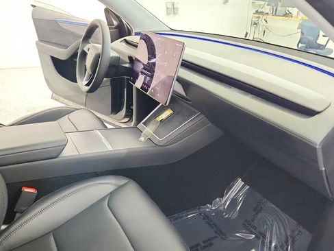 Used 2026 Tesla Model Y Long Range AWD/4WD image 32