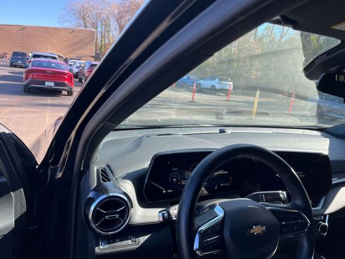 Used 2025 Chevrolet Equinox LT image 33