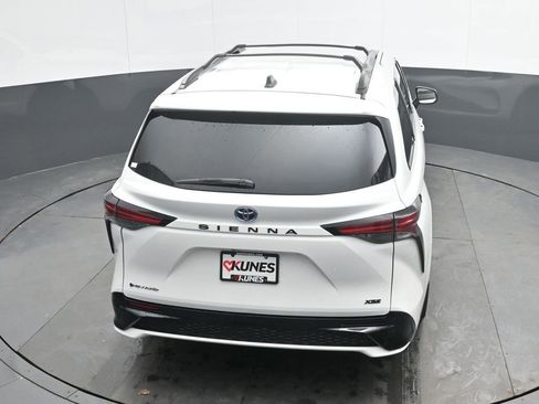 Used 2025 Toyota Sienna XSE AWD/4WD image 13