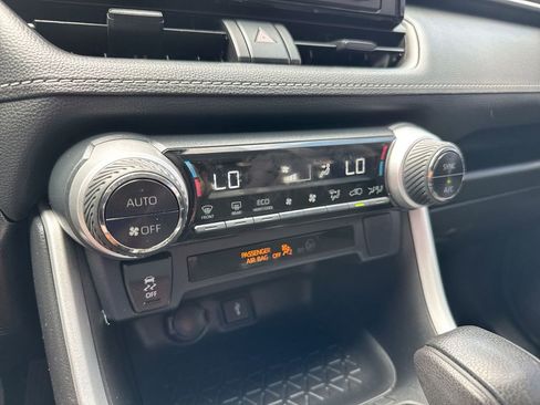 Used 2022 Toyota RAV4 LE AWD/4WD image 19