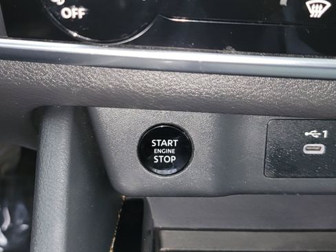 Used 2024 Nissan Rogue S FWD image 21