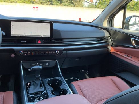 Used 2025 Kia Carnival SX Prestige image 17