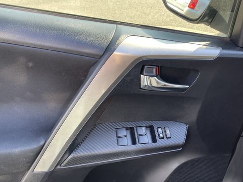 Used 2015 Toyota RAV4 XLE AWD/4WD image 16