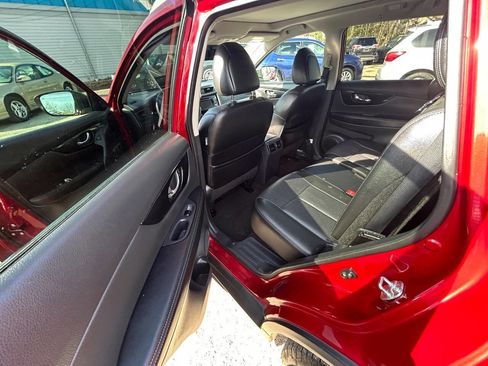 Used 2018 Nissan Rogue SL w/ Premium Package image 6