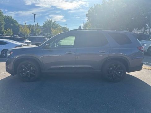 Used 2025 Honda Pilot Black Edition image 2