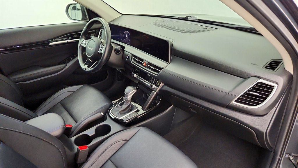 Used 2024 Kia Seltos EX FWD image 23