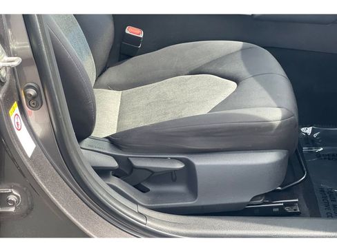 Used 2018 Toyota Camry LE image 21