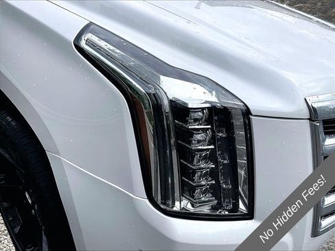 Used 2017 Cadillac Escalade Luxury AWD/4WD image 25