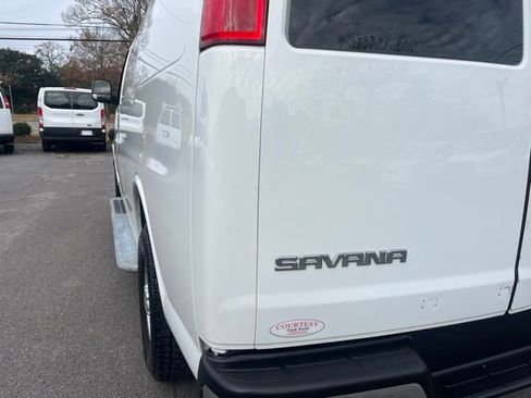 Used 2021 GMC Savana 2500 w/ Driver Convenience Package image 9