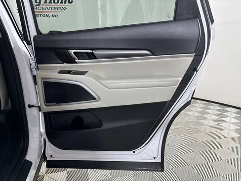 Used 2025 Kia Telluride S FWD image 29