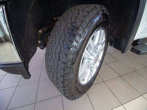 Used 2022 GMC Sierra 2500 SLT w/ SLT Preferred Package image 25