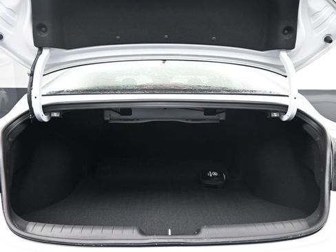 New 2026 Hyundai Elantra Hybrid FWD image 30