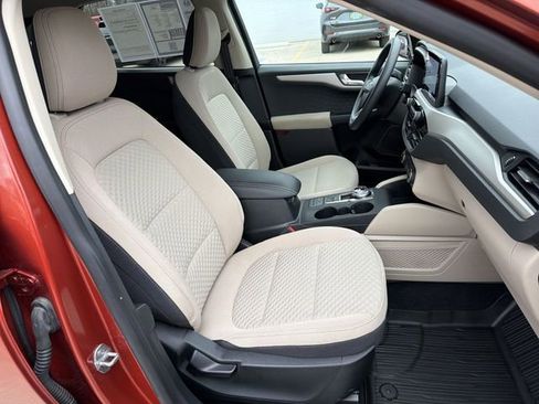 Used 2020 Ford Escape SE image 26