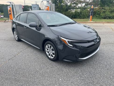 Used 2024 Toyota Corolla LE FWD image 3