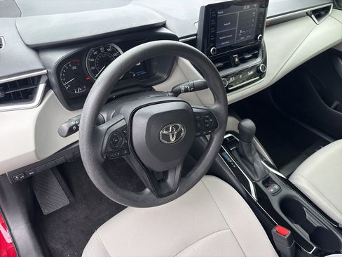 Used 2022 Toyota Corolla LE FWD image 4