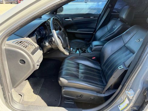 Used 2019 Chrysler 300 S RWD image 10