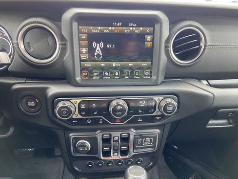 Used 2022 Jeep Gladiator Overland w/ Popular Equipment Package AWD/4WD image 19