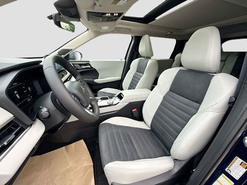 New 2026 Mitsubishi Outlander SE image 22