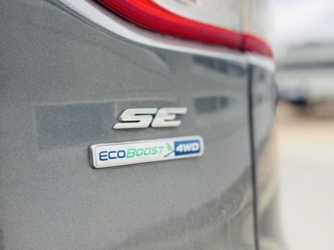 Used 2016 Ford Escape SE image 9