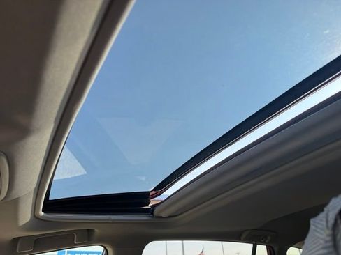 Used 2017 Toyota RAV4 Limited FWD image 6