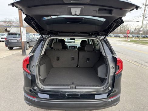Used 2023 GMC Terrain SLE image 15