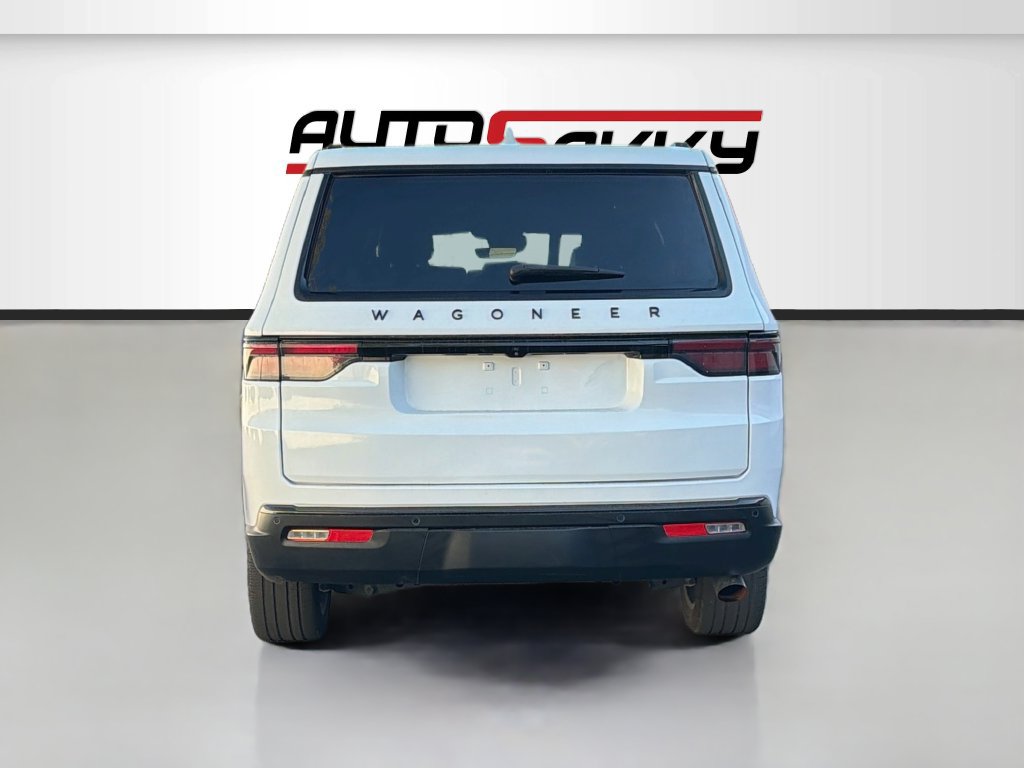 Used 2023 Jeep Wagoneer L Series II AWD/4WD image 6