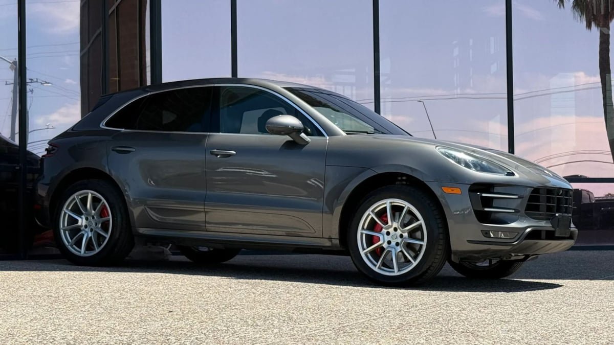 Used 2016 Porsche Macan Turbo AWD/4WD image 16