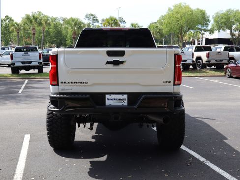 Used 2026 Chevrolet Silverado 2500 LTZ w/ LTZ Plus Package AWD/4WD image 8