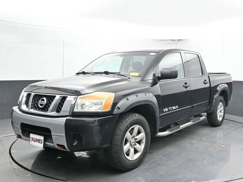 Used 2011 Nissan Titan SV image 6