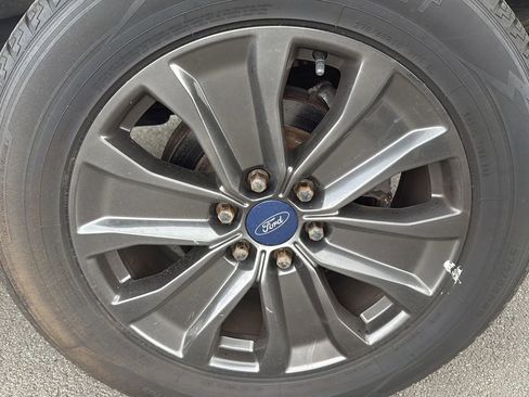 Used 2018 Ford F150 Lariat w/ Equipment Group 502A Luxury image 12